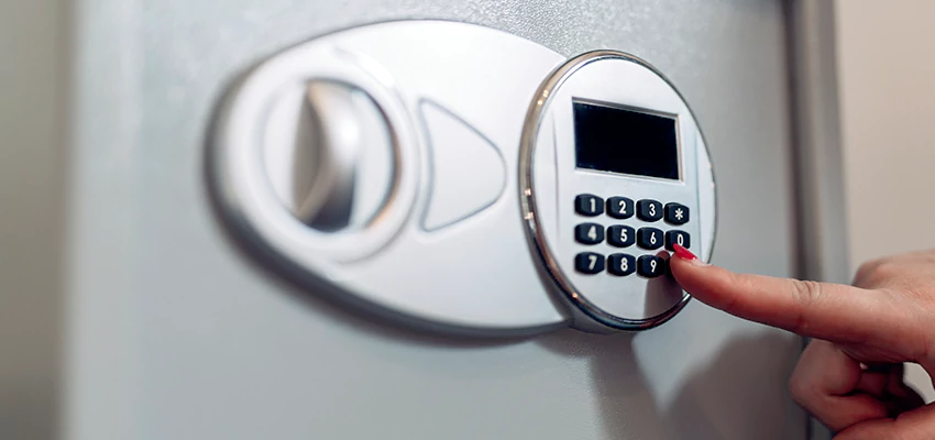 Jewelry Safe Cracking in Calabasas, California