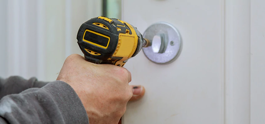 Street Locksmith For Smart Lock Repair in Calabasas, CA