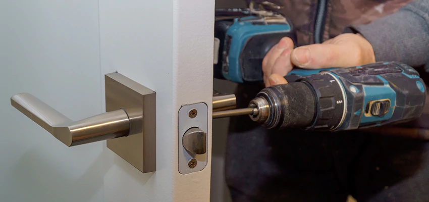 Broken Door Handle Lock Repair in Calabasas, California